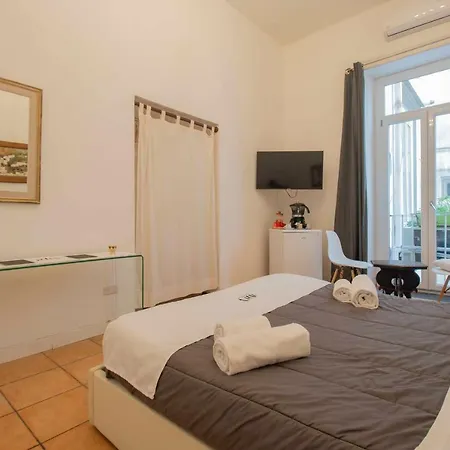 Holiday Houses Napoli * נאפולי
